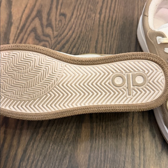 ALO Yoga White and Tan Sneakers - Picture 6 of 7